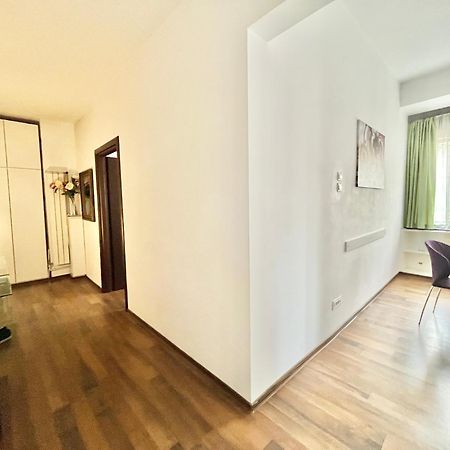 Vibrant Victoriei Apartment Bucharest Exterior photo